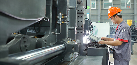 鸿运国际DF注塑机-机械守护